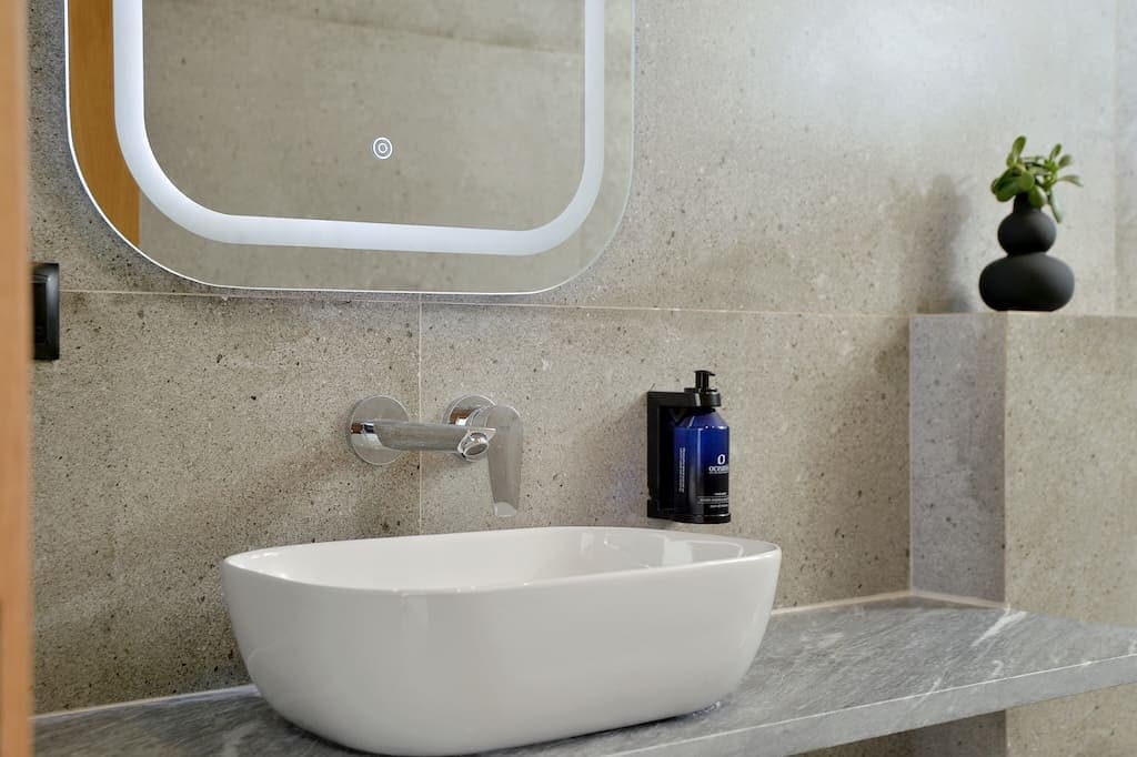 Althea Loft Suite Outdoor Jacuzzi — photo 9